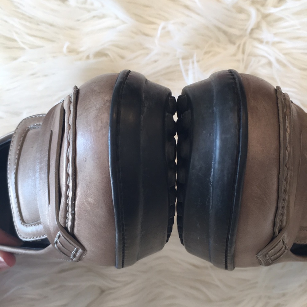 Tod’s Taupe Leather Platform Heel - Picture 11 of 16